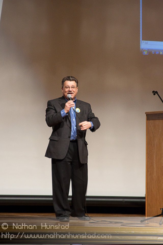 Representative Tom Rukavina, candidate for governor, speaks to t